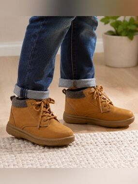 OshKosh B’gosh Kids Size 10 Tan Brown Ankle Boots Faux Shearling Lined